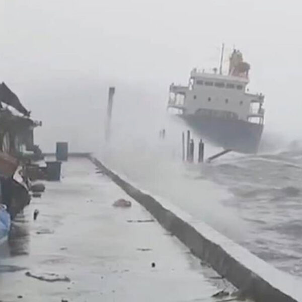 Azota tifón a Filipinas; deja al menos 11 muertos y siete desaparecidos