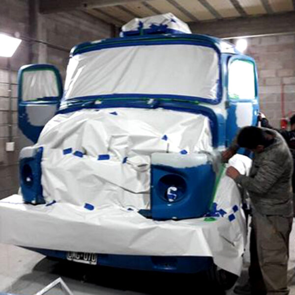 Empresa paga hasta 42 mil pesos mensuales por reparar carrocerías