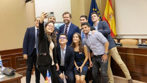 Adoctrina ultraderecha de Europa a cuadros del PAN