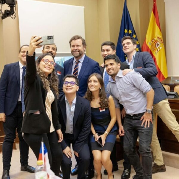 Adoctrina ultraderecha de Europa a cuadros del PAN