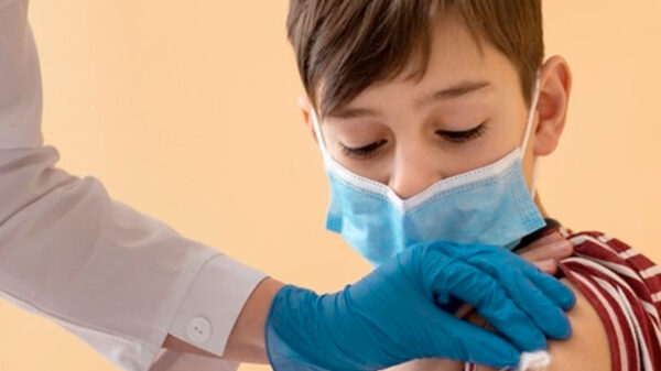 Impugnarán orden de vacunar a menores de 12 a 17 años contra covid-19