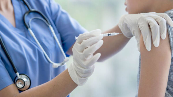 ¡Ahora resulta! Asegura la OPS que nos niños no son prioridad para vacunación