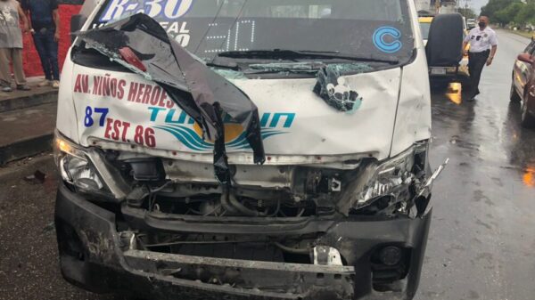 Choque entre combis deja 7 lesionados en Cancún.