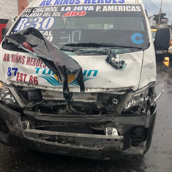 Choque entre combis deja 7 lesionados en Cancún.