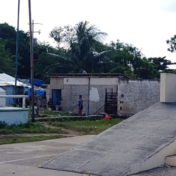 Cancún: Ejecutan a dos cerca de las instalaciones del DIF de la Región 234