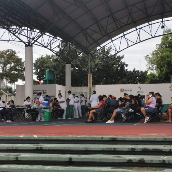 Cierra jornada de vacunación con gran afluencia en Cancún.