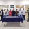 Tulum: Catean tres inmuebles en donde aseguran drogas, armas y detienen a 15 personas.