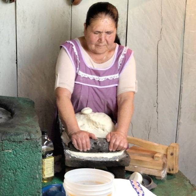 Doña Ángela impulsa a su hijo, nuera... y hasta a su comadre