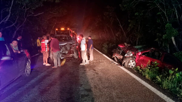 Brutal choque deja varios lesionados cerca de Leona Vicario
