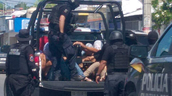 Detienen a 9 personas y aseguran maleta de drogas en Playa Del Carmen