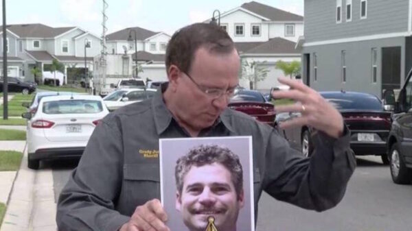 Sujeto mata a tres de sus compañeros con un bate y un cuchillo en Florida