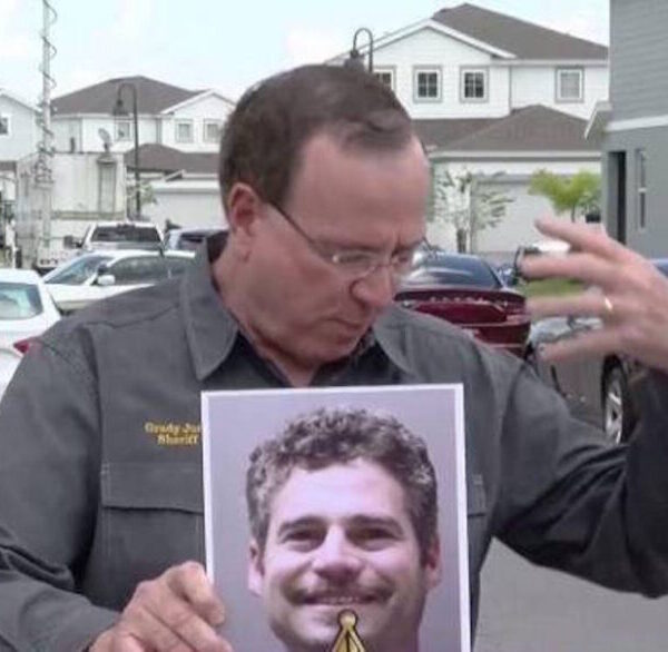 Sujeto mata a tres de sus compañeros con un bate y un cuchillo en Florida