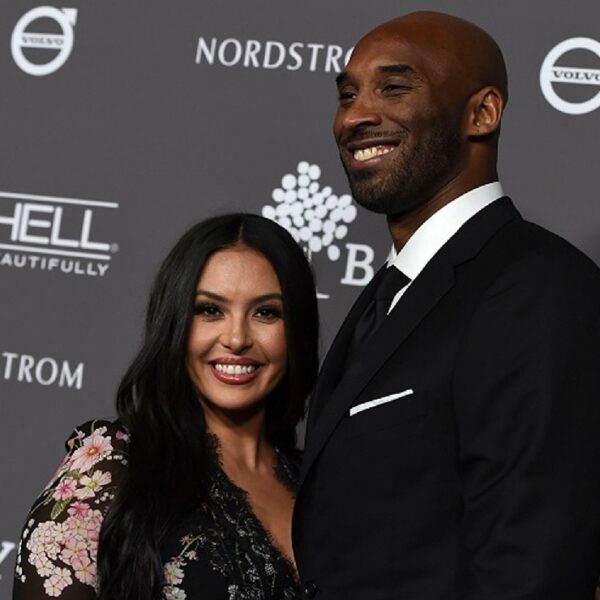 Exigen prueba psicológica a viuda de Bryant tras denuncia por fotos del accidente donde murió su esposo e hija