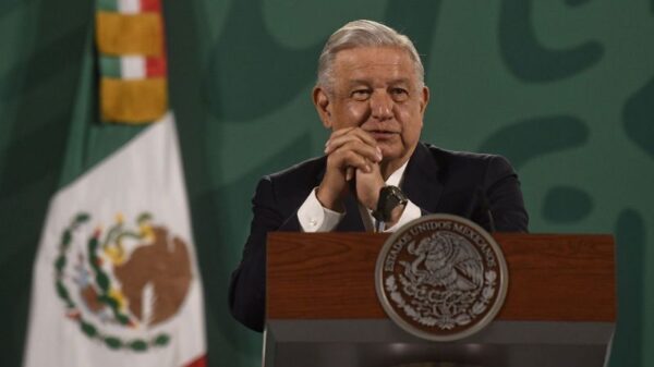 Aplaude AMLO anuncio de EU de reabrir la frontera en noviembre.