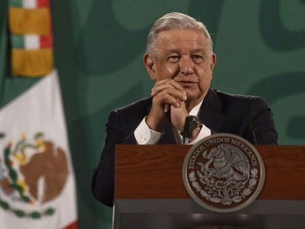 Aplaude AMLO anuncio de EU de reabrir la frontera en noviembre.