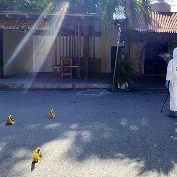 Realizan pesquisas en negocio de Tulum donde murieron dos turistas.