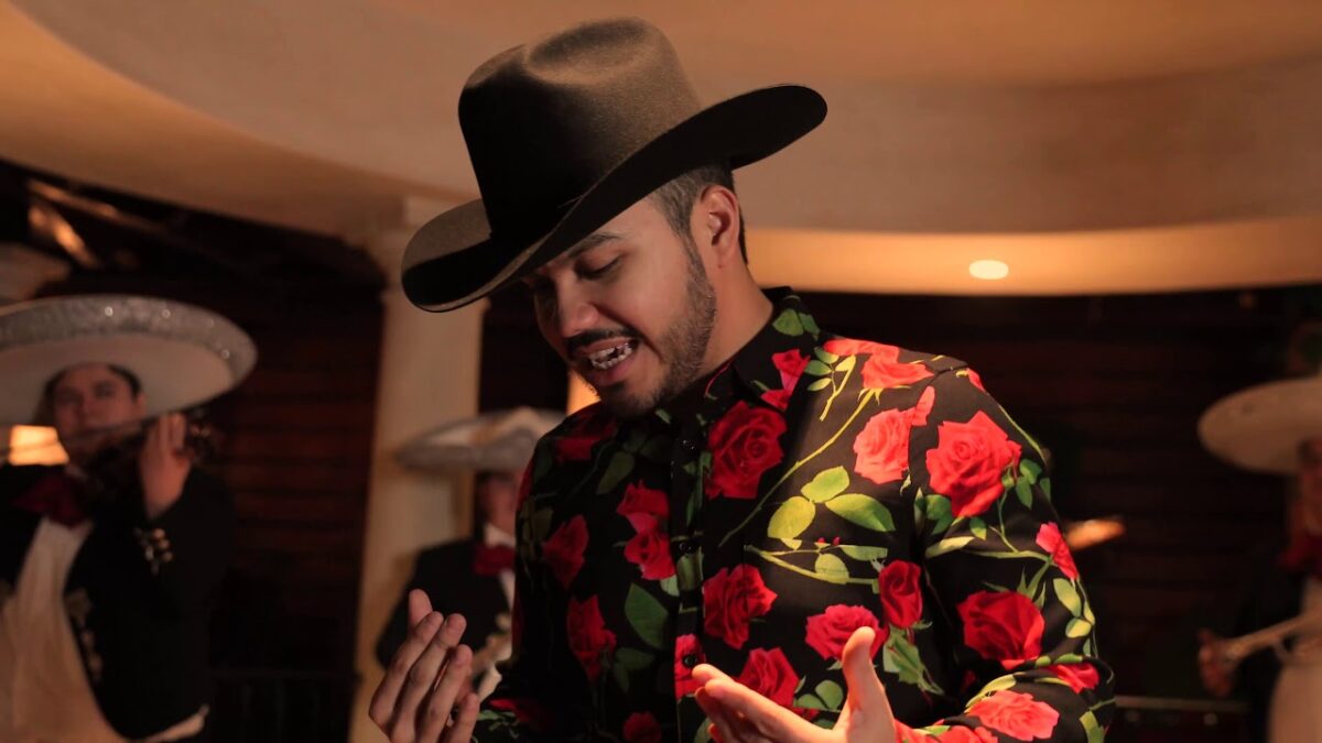 Gerardo Coronel se presenta con éxito en California