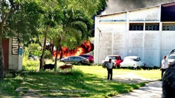 Llamas arrasan con taller automotriz en Chetumal