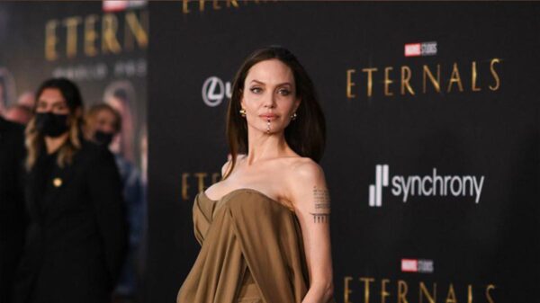 Error en extensiones de Angelina Jolie genera criticas