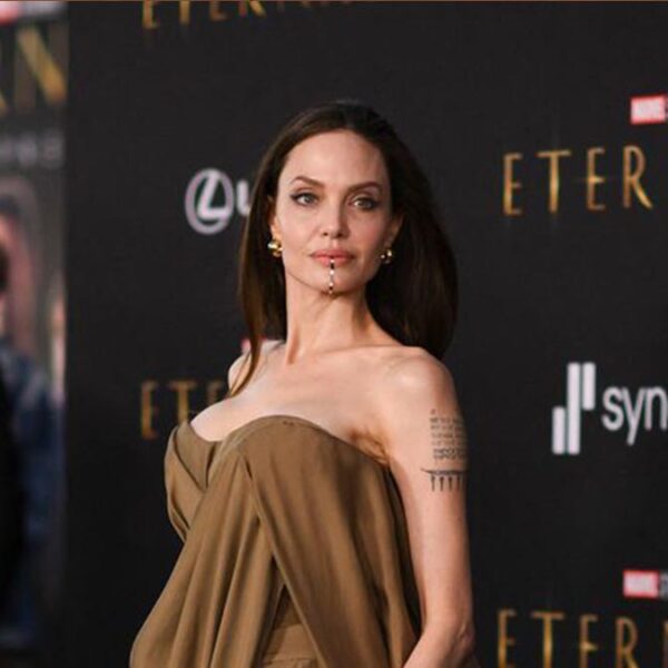 Error en extensiones de Angelina Jolie genera criticas