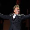 ¡Ex empleado demanda a Luis Miguel por 11 millones de dólares!