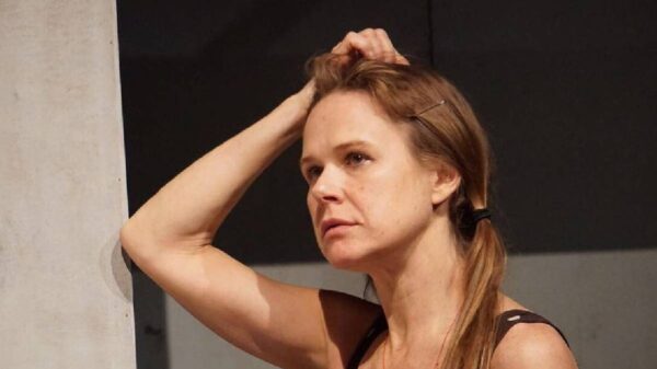 Nailea Norvind se desnuda por completo a sus 51 años de edad