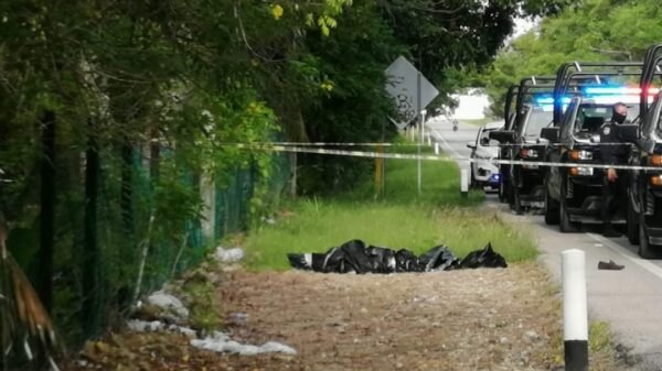 Dejan cadáver embolsado cerca de la Expofer en Chetumal.