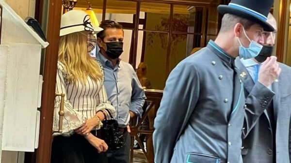 Peña Nieto sigue dando de qué hablar, le gritan ratero al salir de un hotel en Roma