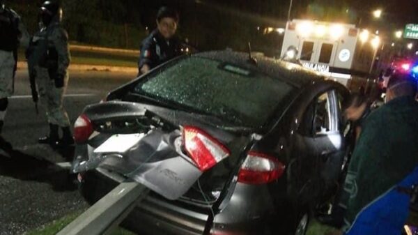 Un muerto y una lesionada en aparatoso accidente en la carretera Tulum-Playa del Carmen.