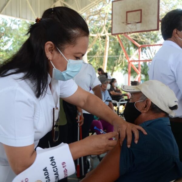 Anuncian nuevas fechas de vacunación contra Covid-19 en Quintana Roo.