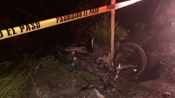 Motociclista muere calcinado en Playa del Carmen.
