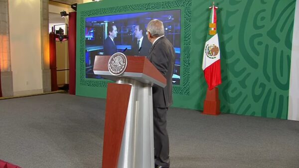 Exhiben a Loret de Mola y Latinus con un nuevo falso reportaje