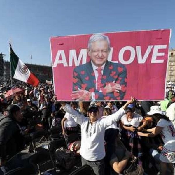 “Tenemos muchas ganas de vernos”, invita AMLO al “Zócalo democrático”