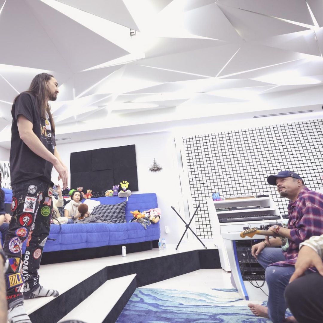 Ángela Aguilar anuncia colaboración con Steve Aoki