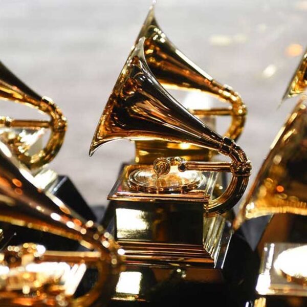 Anuncian a los nominados de los Premios Grammy 2022