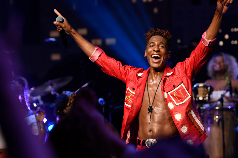 Anuncian a los nominados de los Premios Grammy 2022