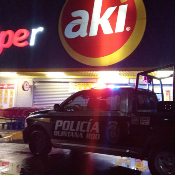 Cancún: Hombres armados asaltan un Super Aki en la SM 515