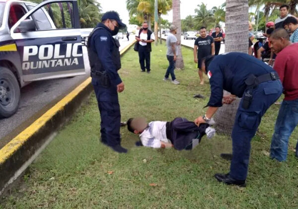 Cancún: Ladrón de iglesias es sometido por feligreses en la SM 98