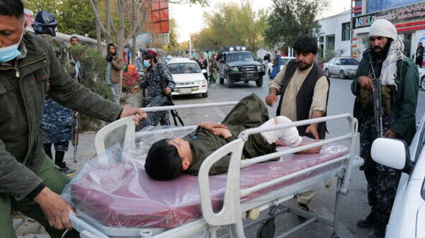Estado Islámico vuela hospital militar en Kabul, hay 25 muertos