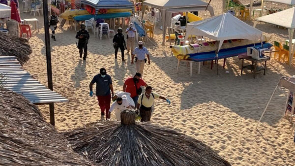 Balacera en la playa deja una persona muerta y un herido