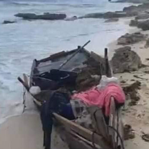 Recala embarcación de "balseros" cubanos en Isla Mujeres