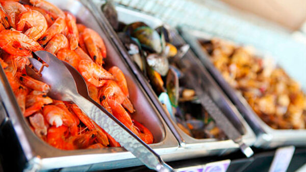 Niegan acceso a buffet a comensal por "comer demasiado"