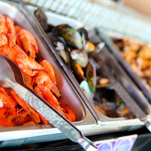 Niegan acceso a buffet a comensal por "comer demasiado"