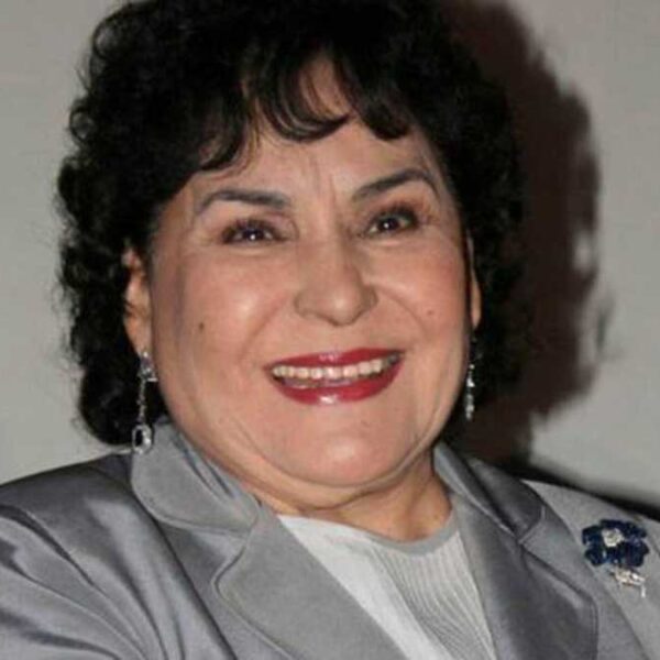 Carmen Salinas es sometida a una traqueotomía y gastrostomía