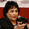 Carmen Salinas ha comenzado a respirar por si sola pero sigue en coma