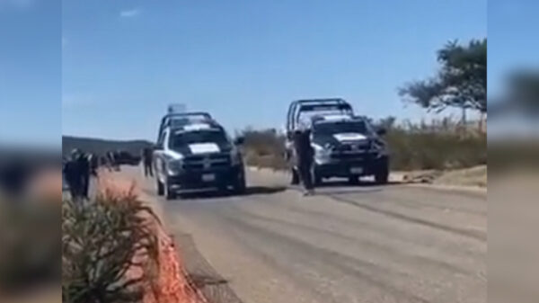 Video: Balconean a patrullas jugando "carreritas" 