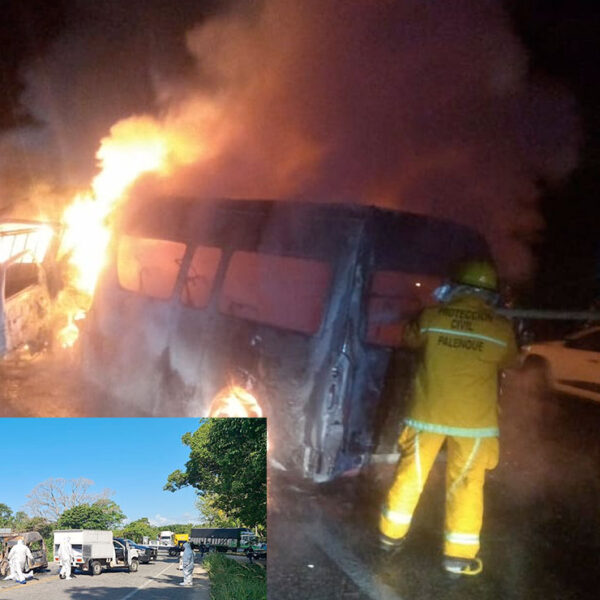 Chocan dos unidades tipo Urvan y mueren 12 pasajeros