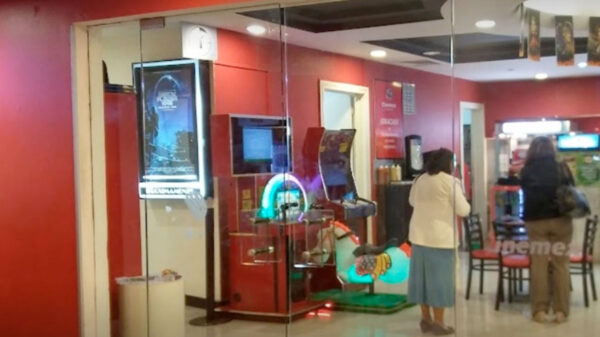 Se duermen en el cine y quedan encerrados; al final fueron detenidos