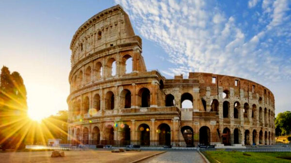 Multan con 18 mil pesos a turistas "colarse" al Coliseo Romano