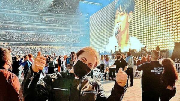 Cristian Castro se declaró fan de BTS y acude a su concierto